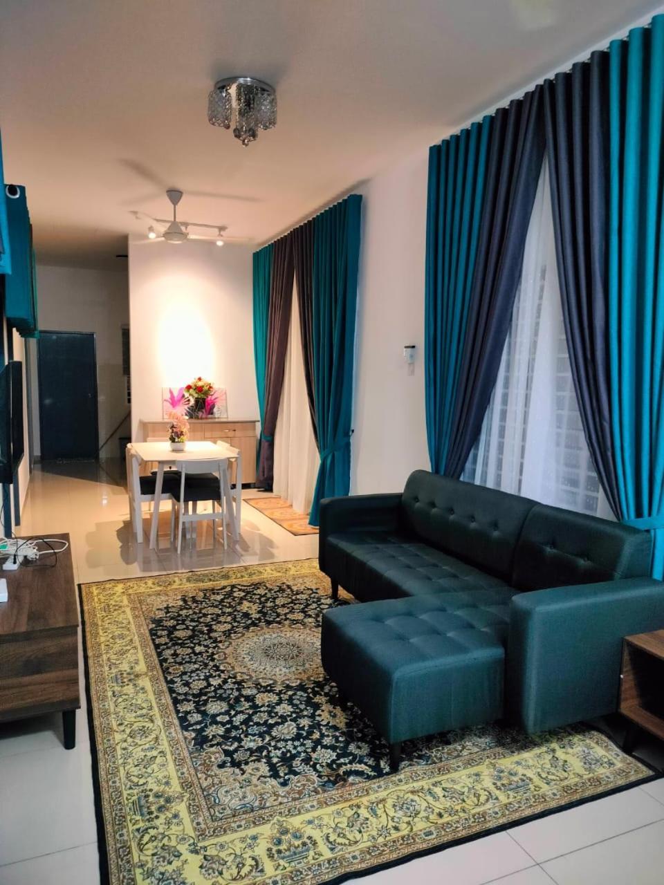Aiman'S Rose Homestay Teluk Panglima Garang Exterior photo