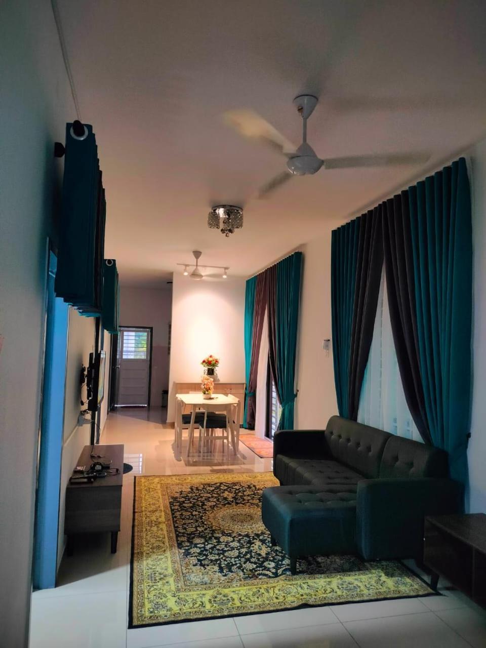 Aiman'S Rose Homestay Teluk Panglima Garang Exterior photo