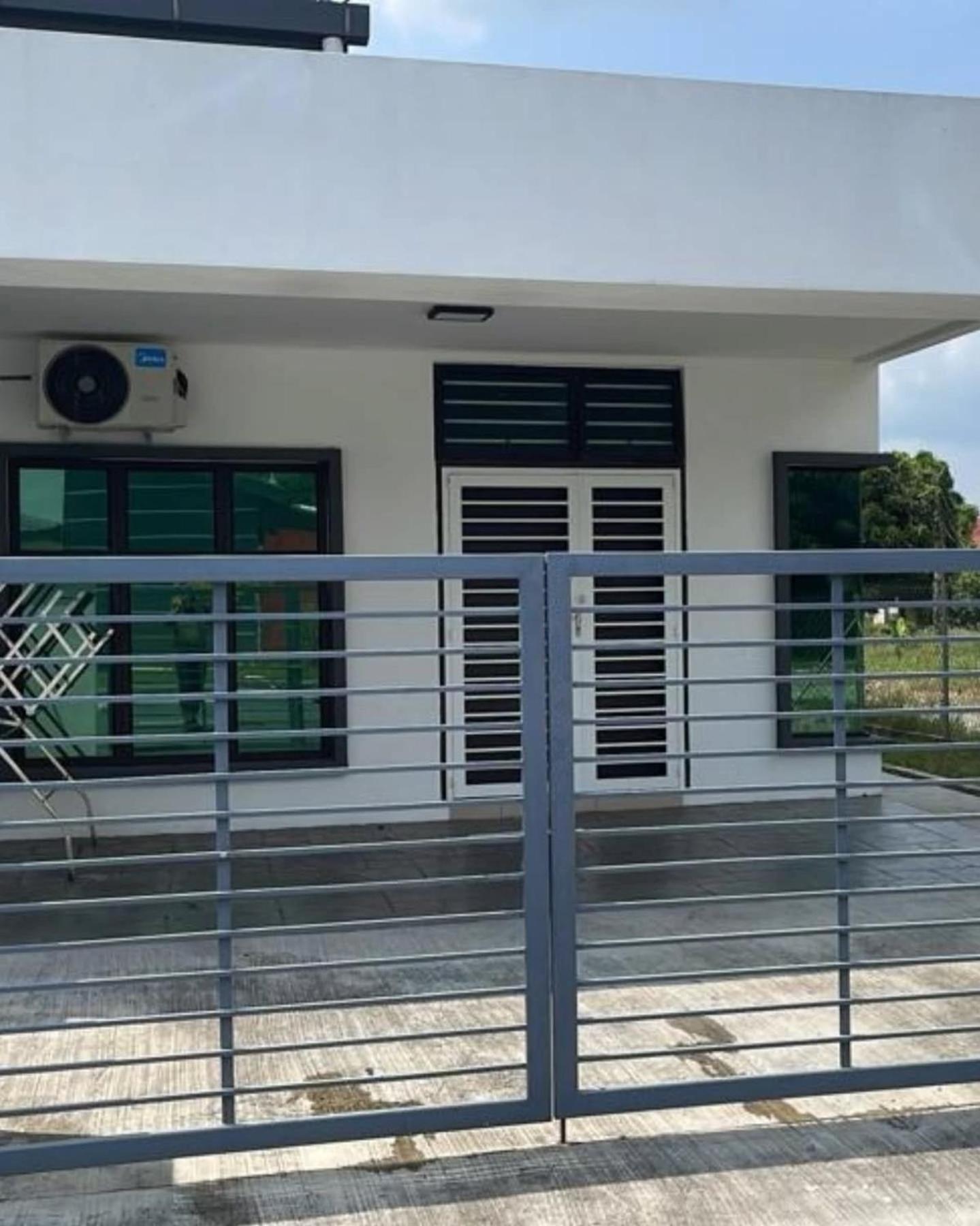 Aiman'S Rose Homestay Teluk Panglima Garang Exterior photo